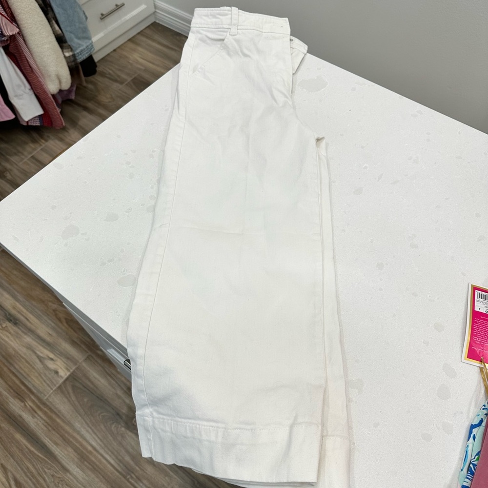 Chelsea & Violet white pants